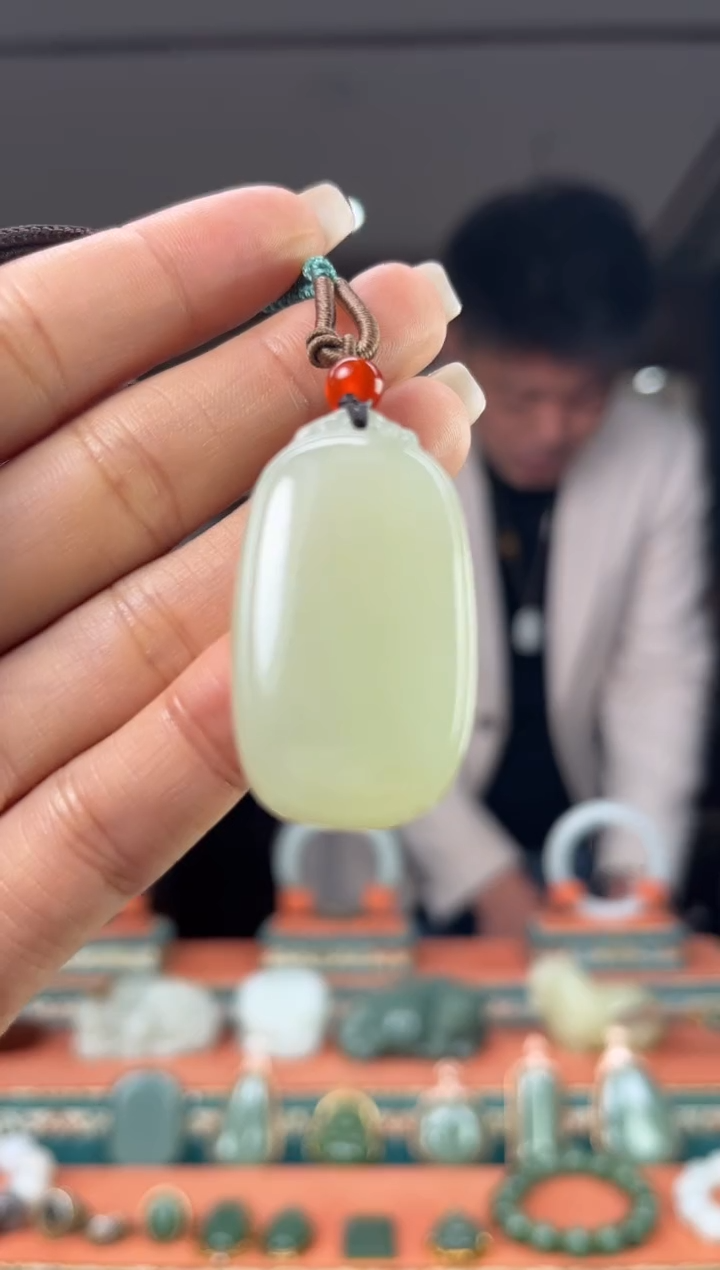 颈饰未镶嵌和田玉佩佩