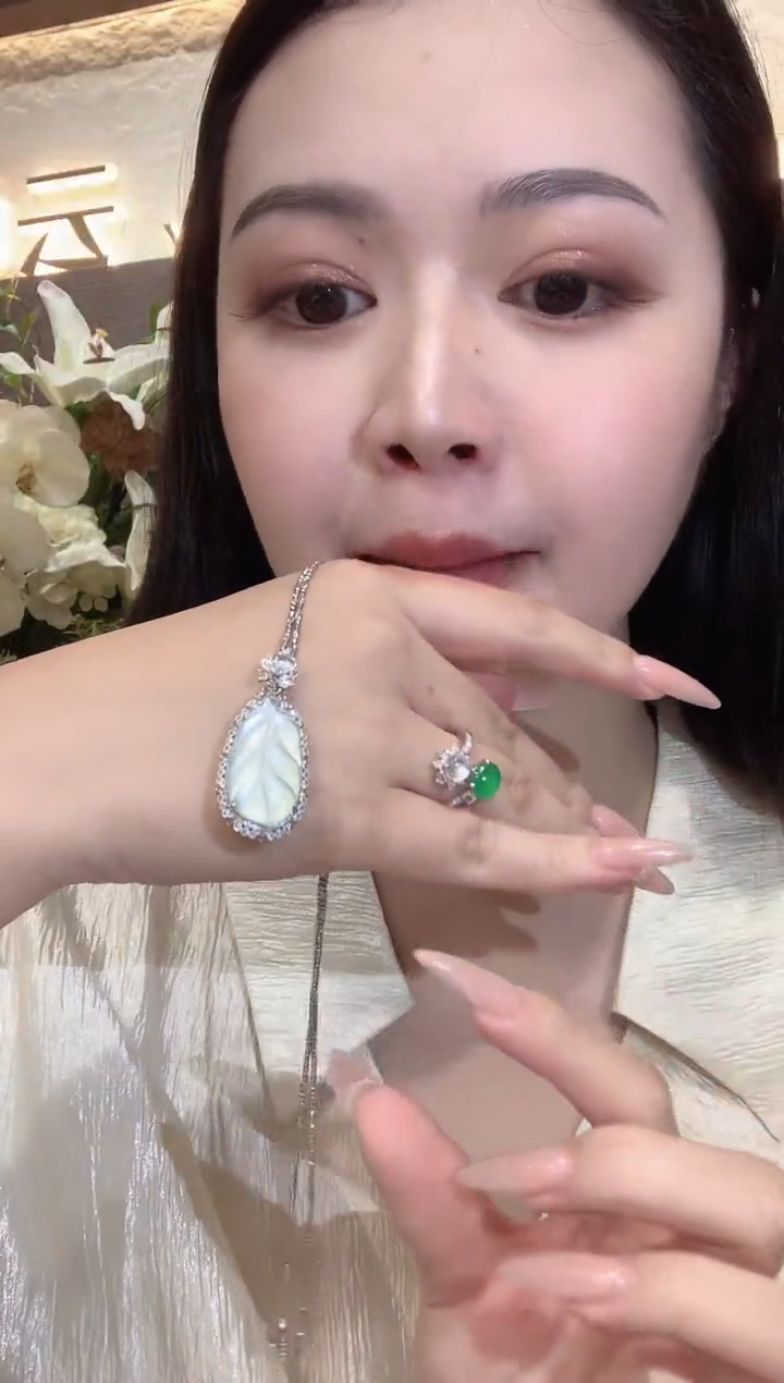 吊坠(不含链)18K金镶嵌翡翠C35