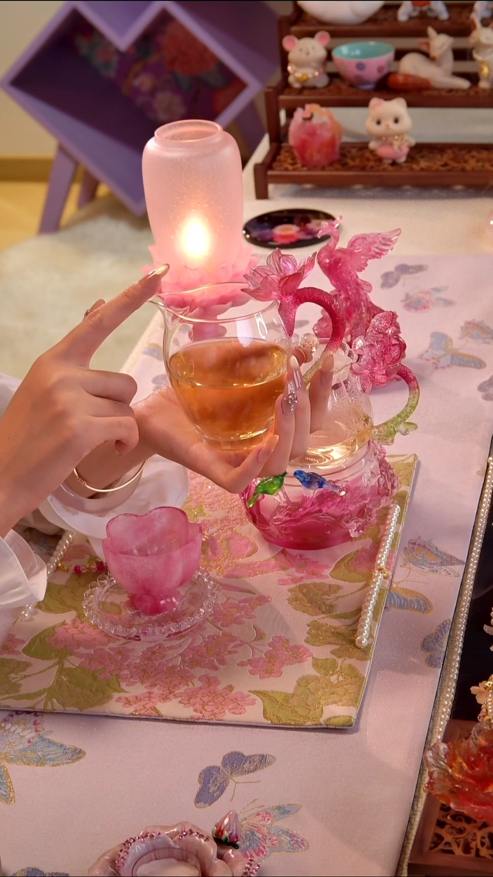 圆荷琉璃公道杯 如图所示