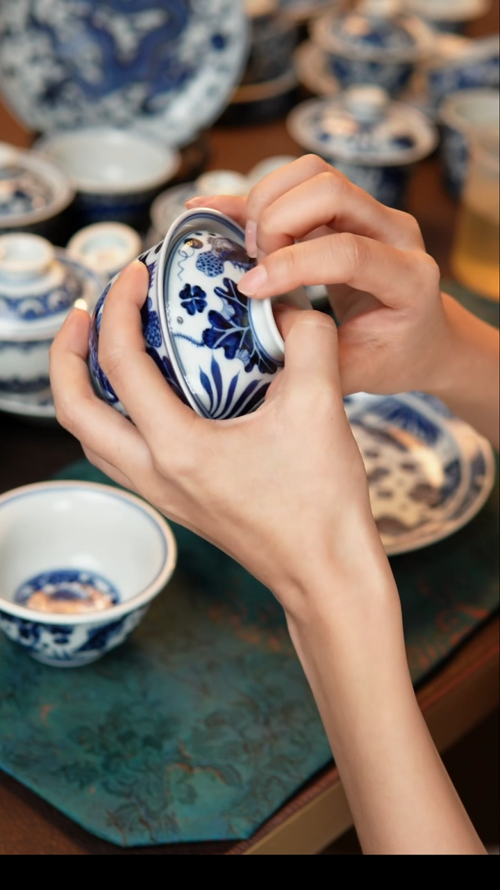 其他陶瓷满鳜鱼藻纹盖碗