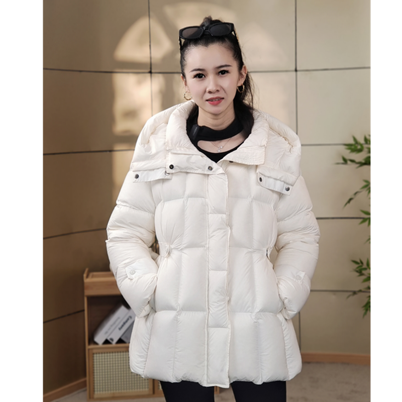 可卡卡《在逃公主》新款羽绒服鹅绒服女显瘦中长款连帽加厚时尚外套