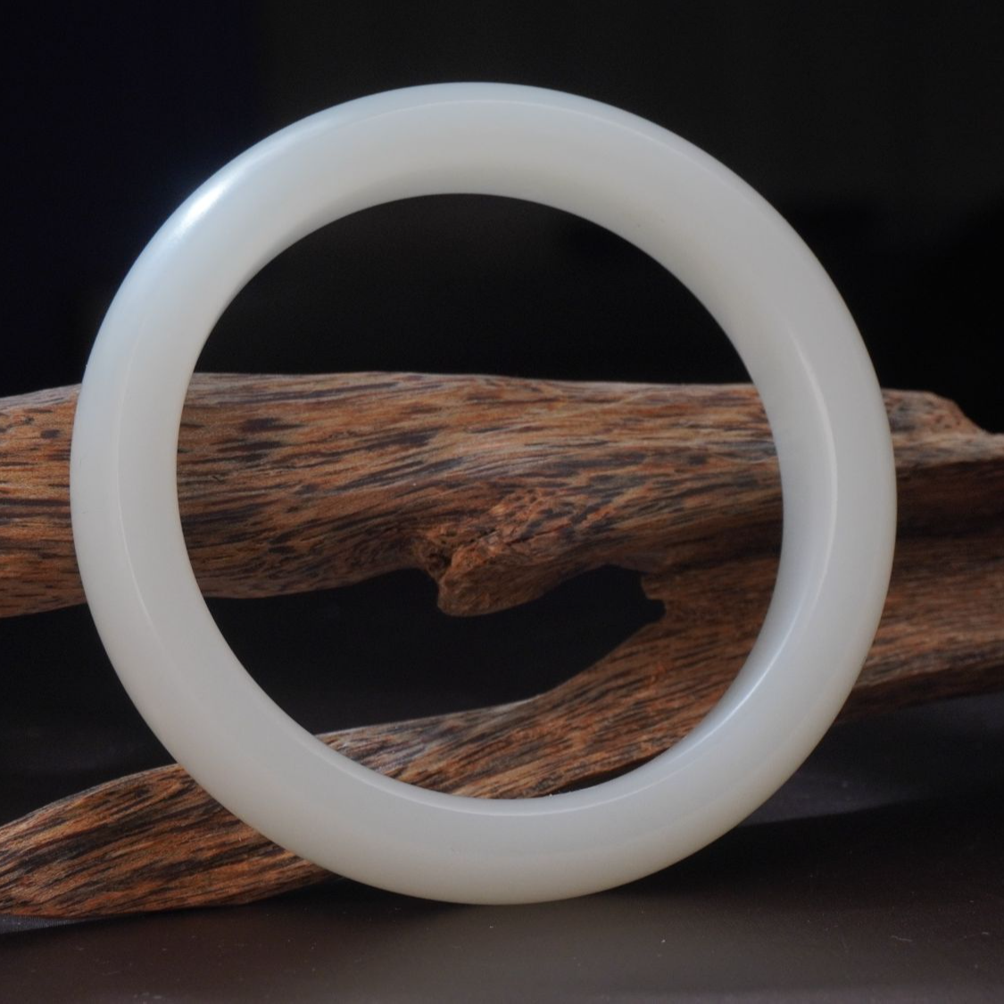 和田玉白玉手镯白色圆形精美圆镯白手镯