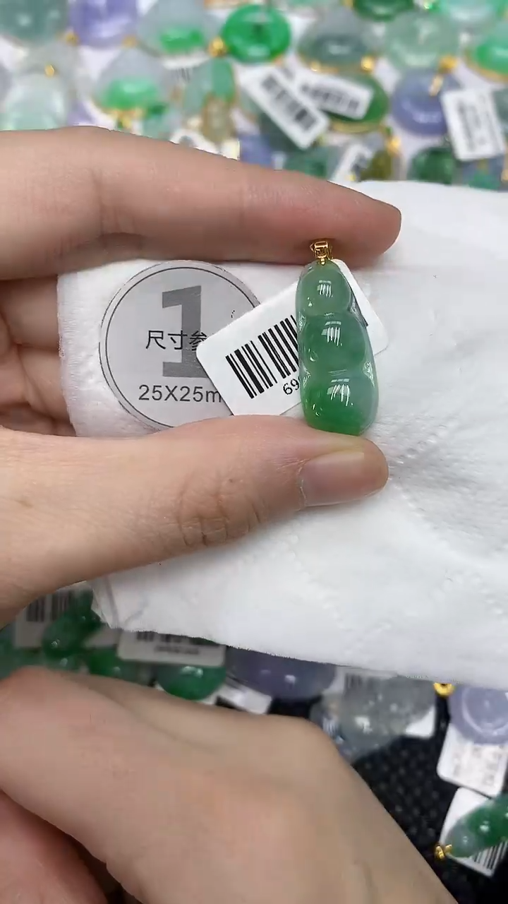 颈饰18K金镶嵌翡翠111111111