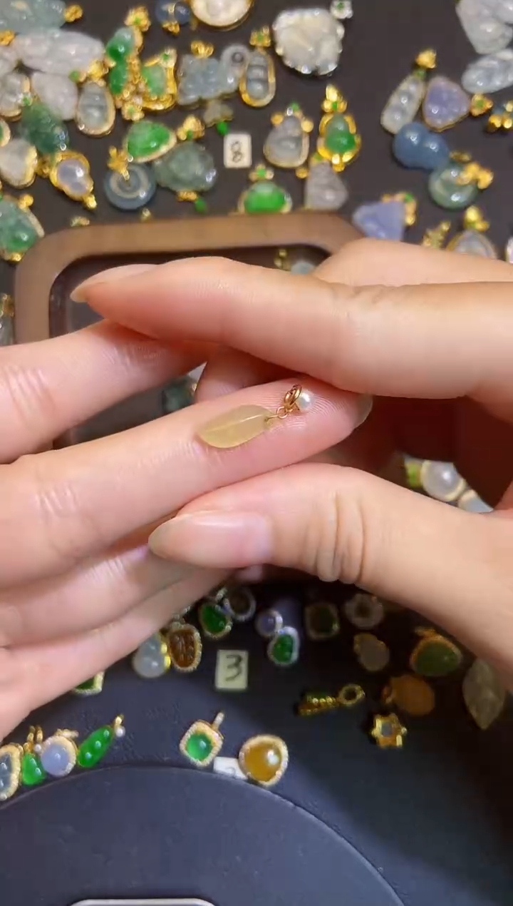 吊坠(不含链)18K金镶嵌翡翠1