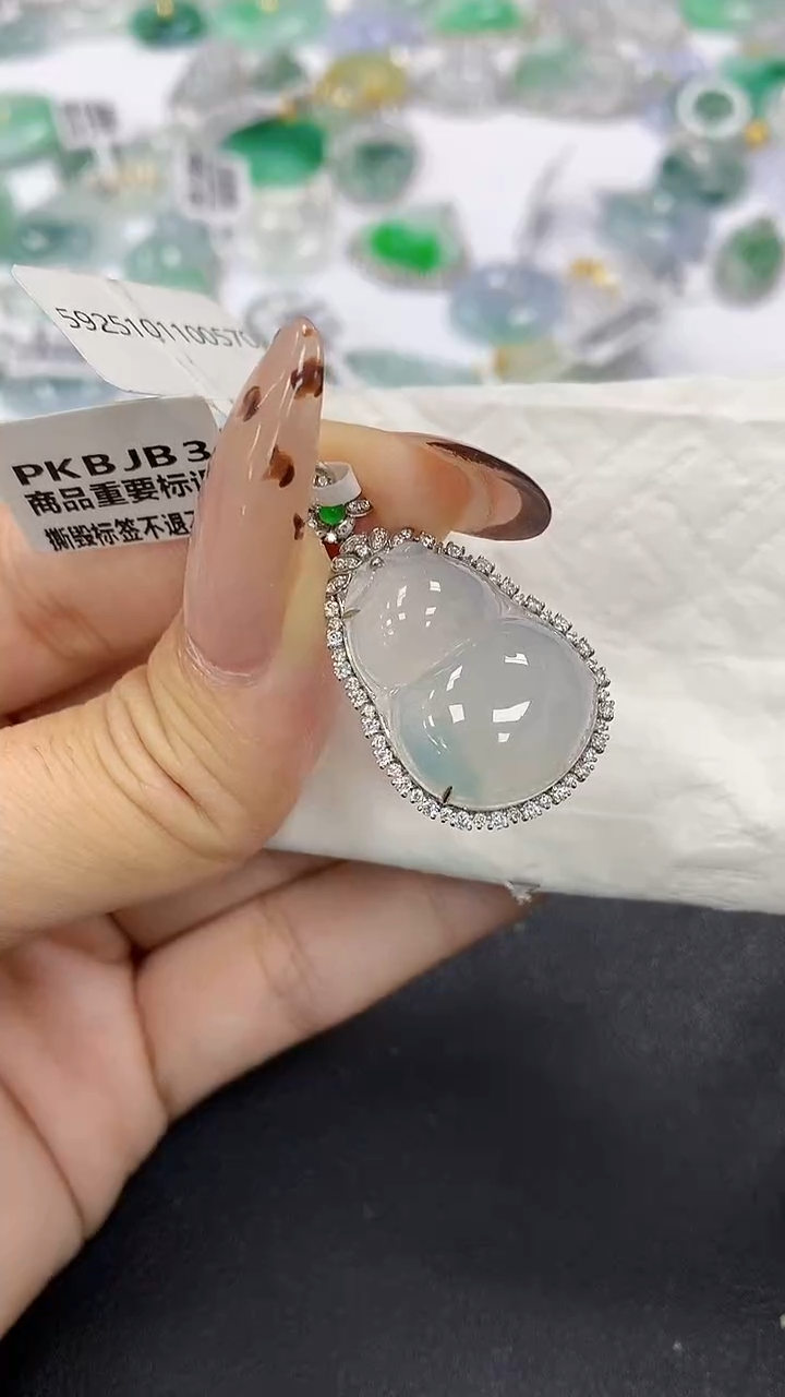 颈饰18K金镶嵌翡翠a货假一赔三支持复检百元上9元证书费自理