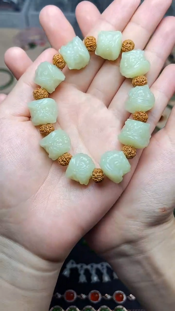 未镶嵌手串和田玉醒狮手串 06