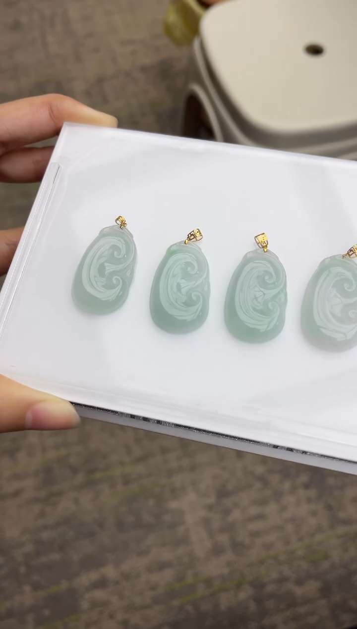 【闪购商品】翡翠颈饰18K金镶嵌C9多样性发一件/配绳子