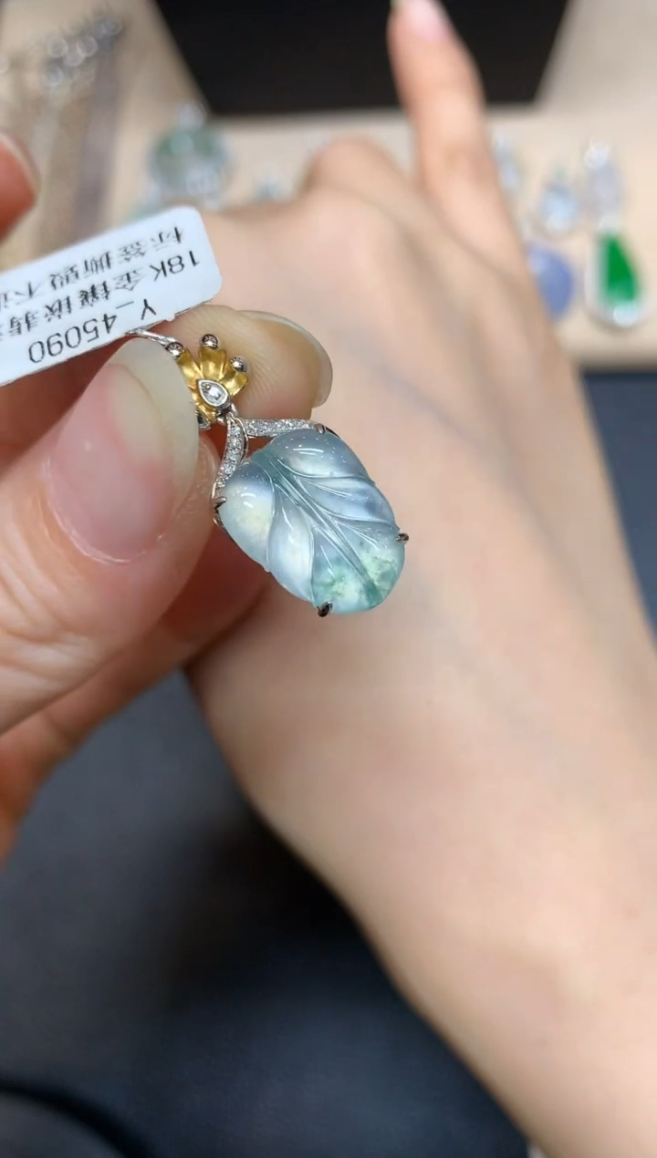 【闪购商品】翡翠颈饰18K金镶嵌树叶【无服务费