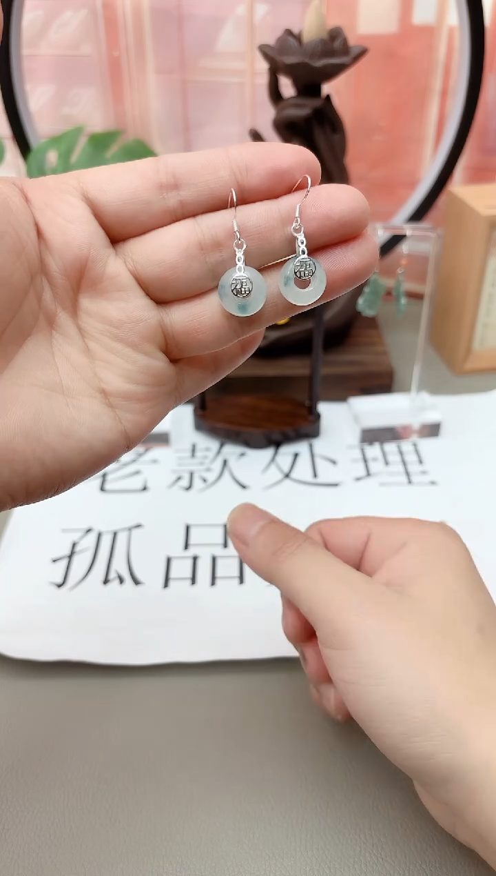 银S925镶嵌石英质玉（天山翠）耳坠c6000000000000000