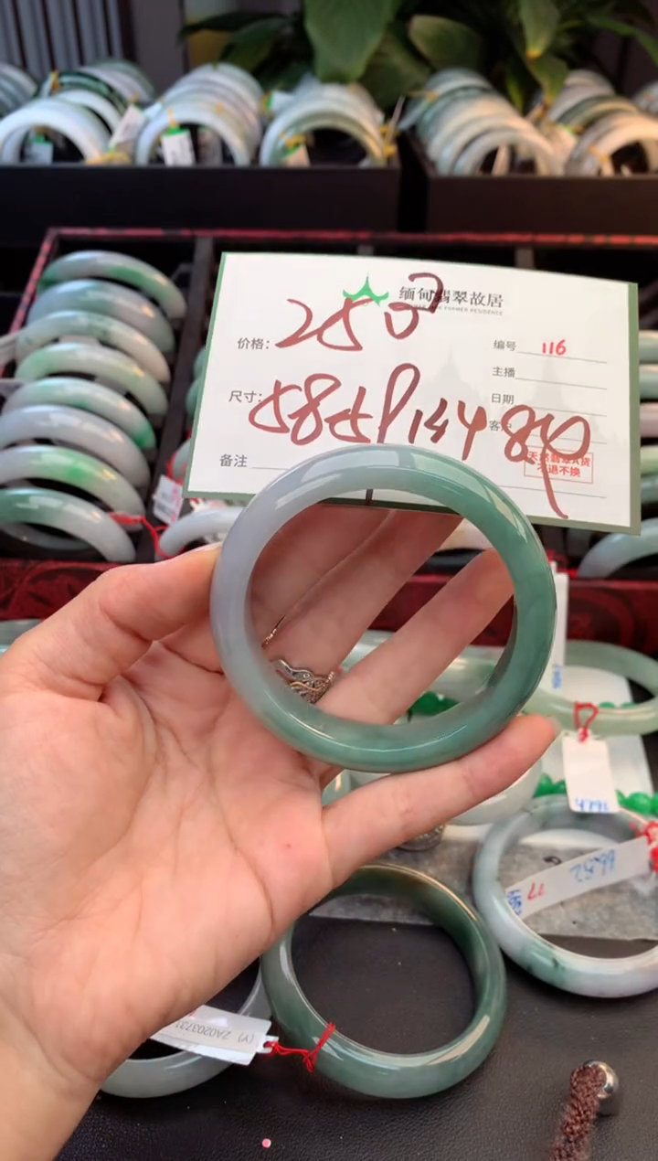 未镶嵌定制翡翠毛货需精细抛光+多人