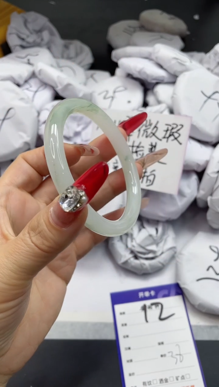 【闪购商品】石英质玉手镯未镶嵌12