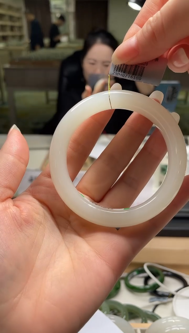 未镶嵌手镯和田玉57-58圈口 6100