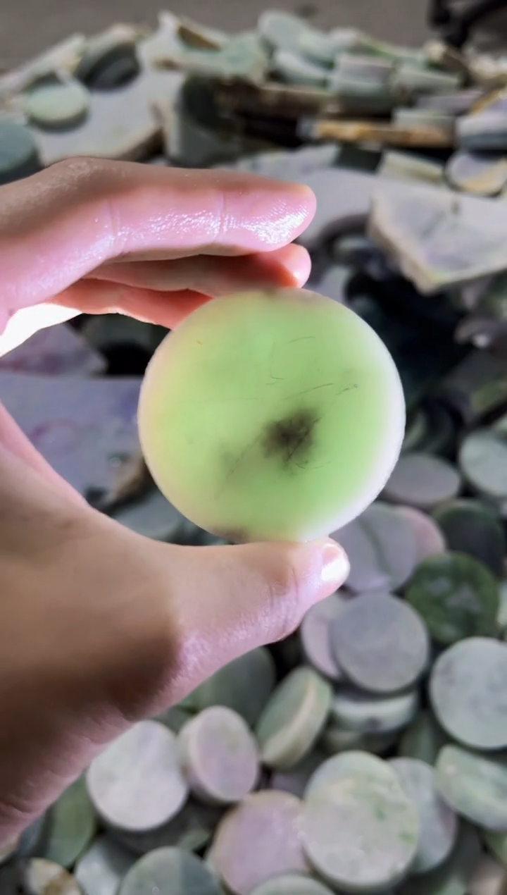 【闪购商品】翡翠颈饰未镶嵌A货吴玉373