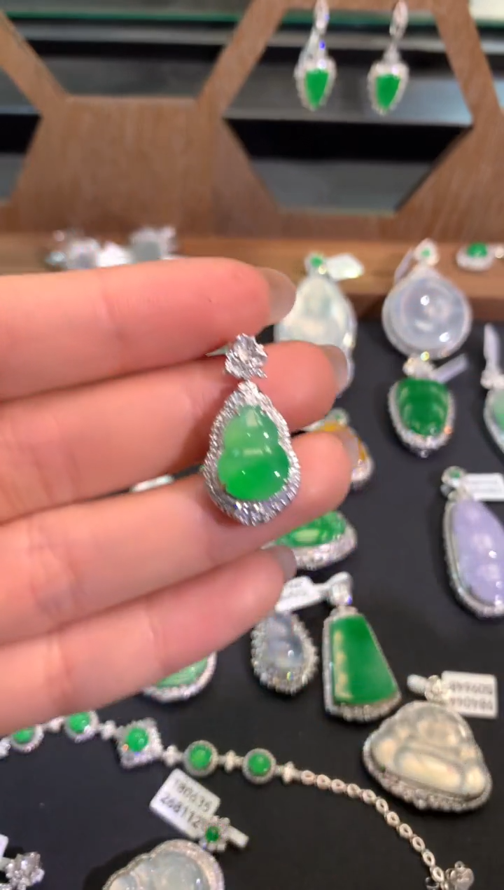 【闪购商品】翡翠吊坠(不含链)18K金镶嵌吊坠