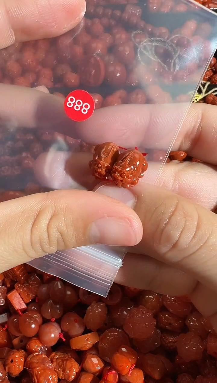 颈饰未镶嵌南红玛瑙1