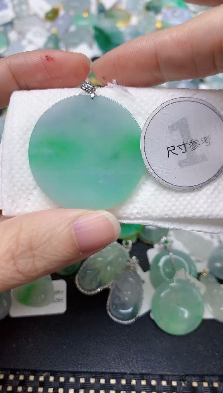 颈饰18K金镶嵌翡翠天然缅甸A货翡翠