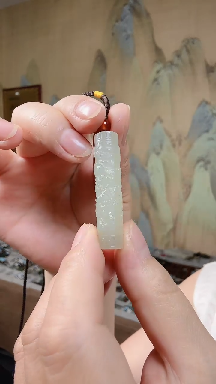 和田玉未镶嵌颈饰.