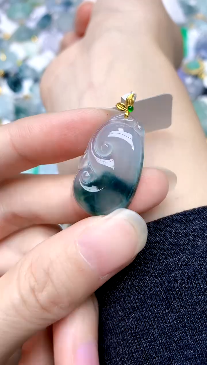 颈饰18K金镶嵌翡翠天然A货翡翠