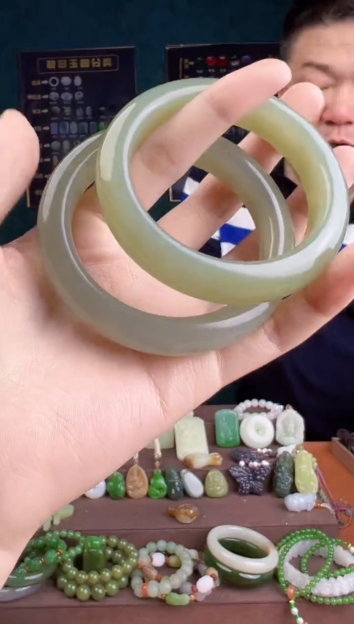 和田玉手镯未镶嵌多样性发货 拍一单发一个58-61