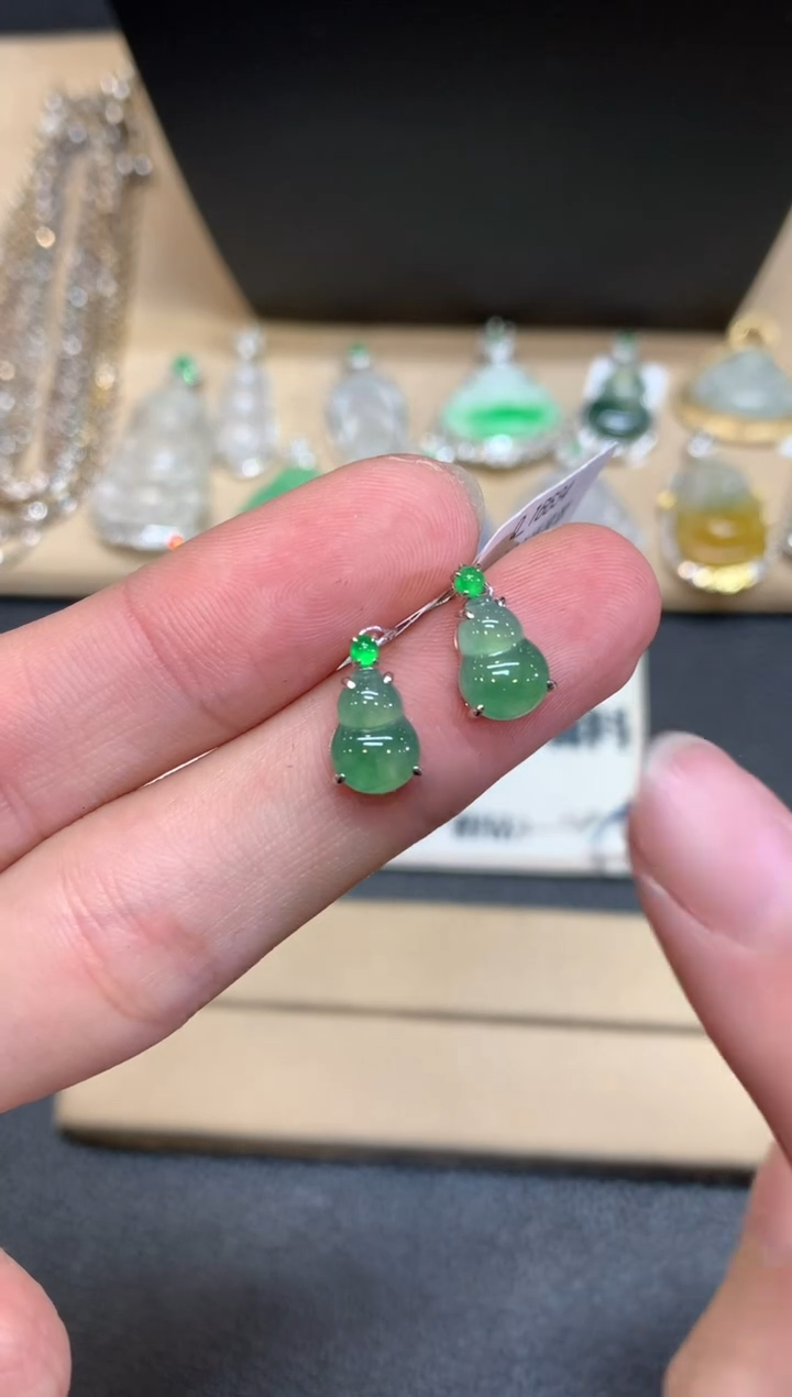 【闪购商品】翡翠耳饰18K金镶嵌葫芦【无服务费】
