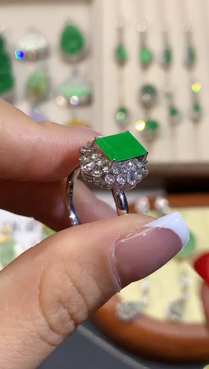 【闪购商品】翡翠戒指18K金镶嵌HLS2972