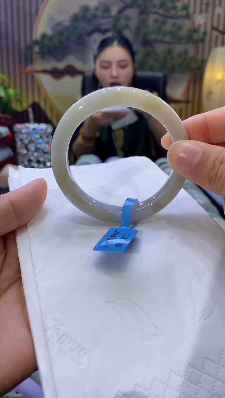 【闪购商品】翡翠手镯未镶嵌多人02445