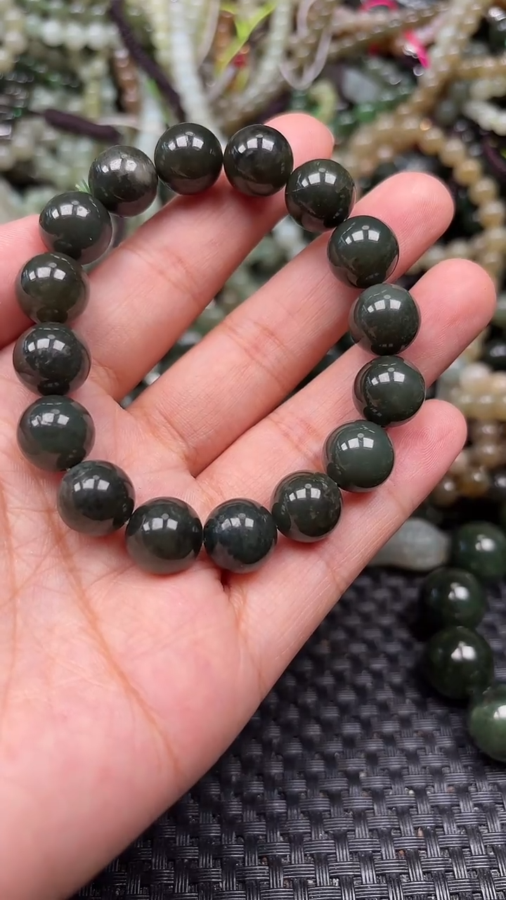 和田玉未镶嵌颈饰1