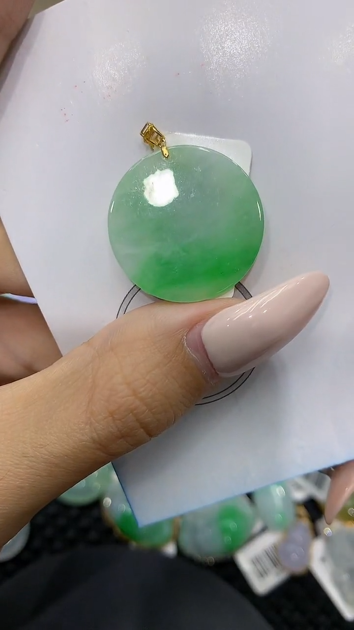 颈饰18K金镶嵌翡翠111111111111