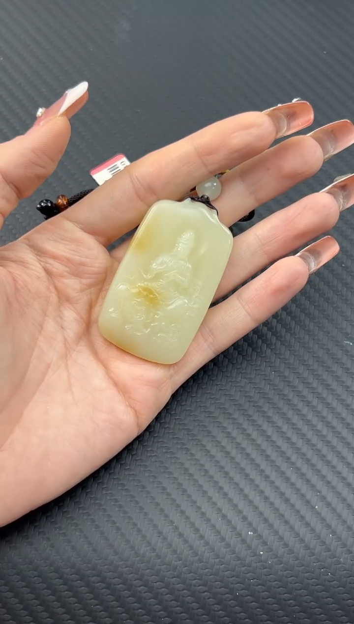 【闪购商品】和田玉吊坠(赠链)未镶嵌且末微色差迪克兰吊坠