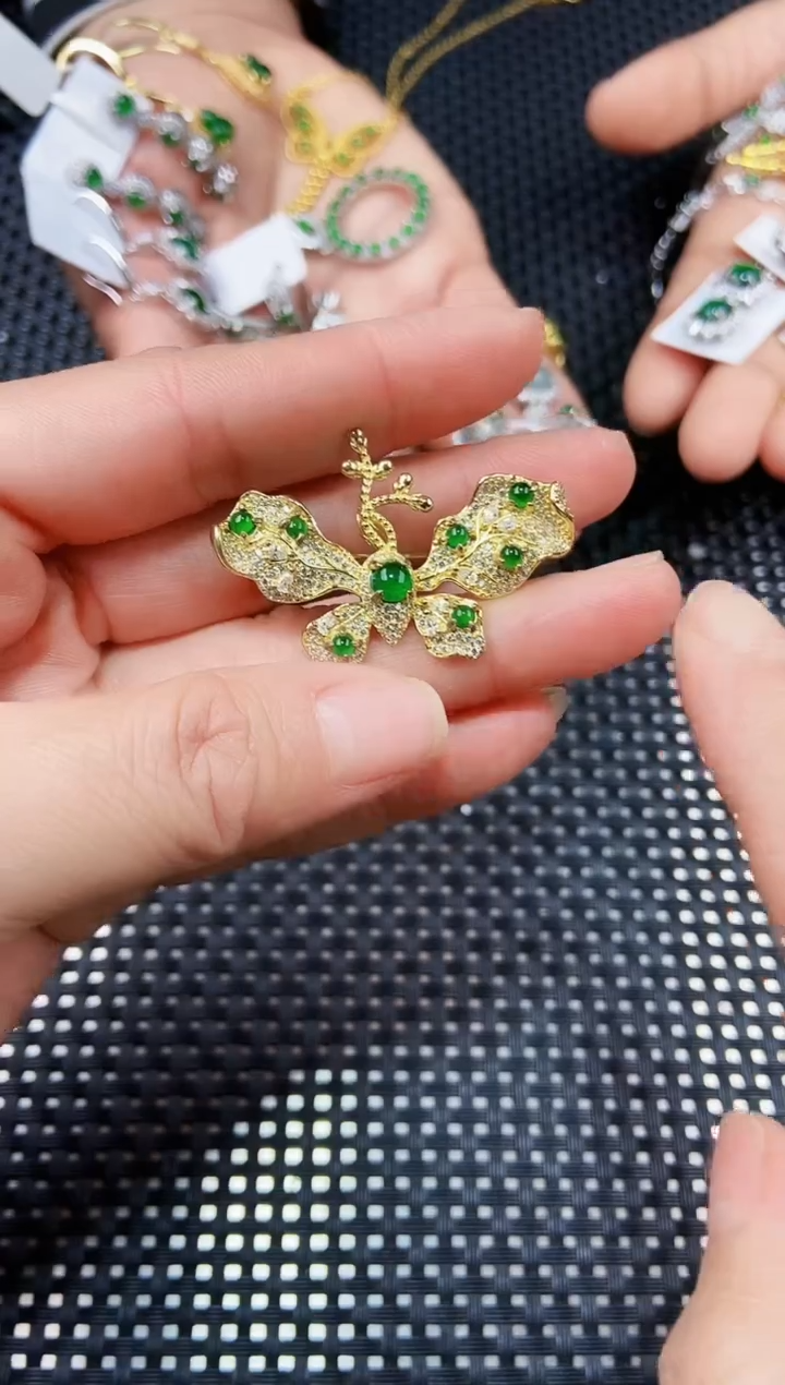 【闪购商品】翡翠颈饰未镶嵌111111111