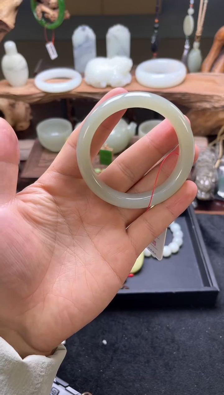 【闪购商品】和田玉手镯未镶嵌且末青白 54圈 31371