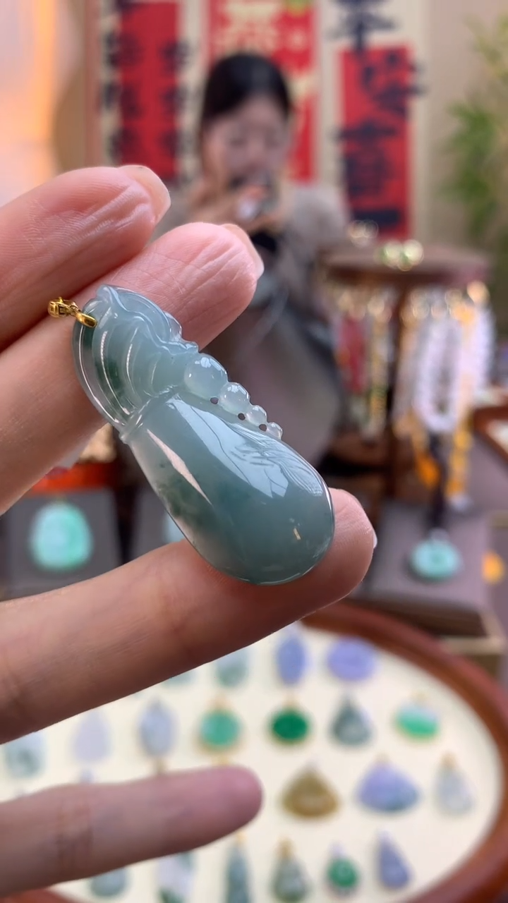 【闪购商品】翡翠颈饰18K金镶嵌福瓜