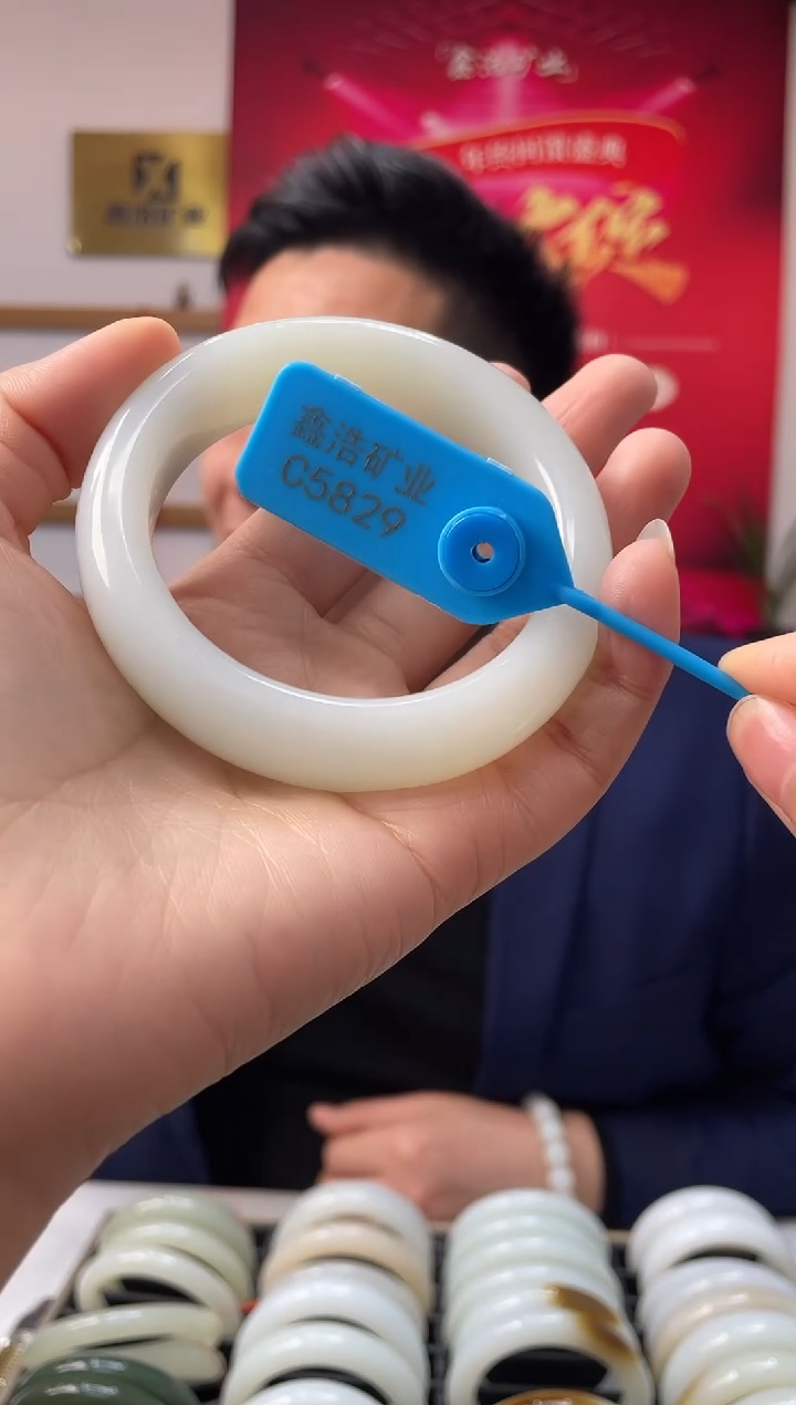 【闪购商品】和田玉手镯未镶嵌且末金山矿糖白 C5829 圈口59