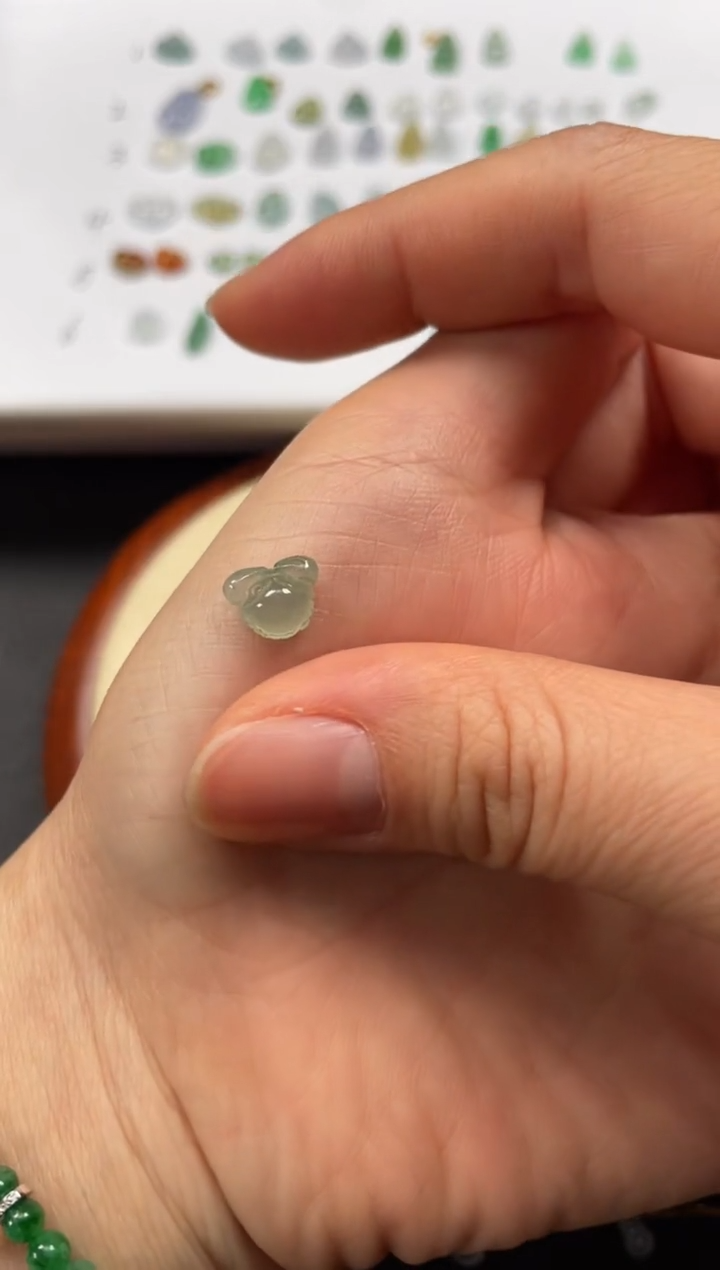 吊坠(不含链)18K金镶嵌翡翠一个JK201