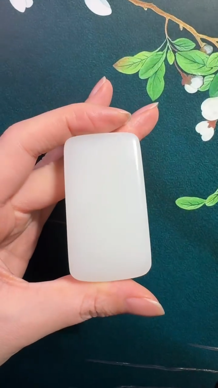 颈饰未镶嵌和田玉吊坠