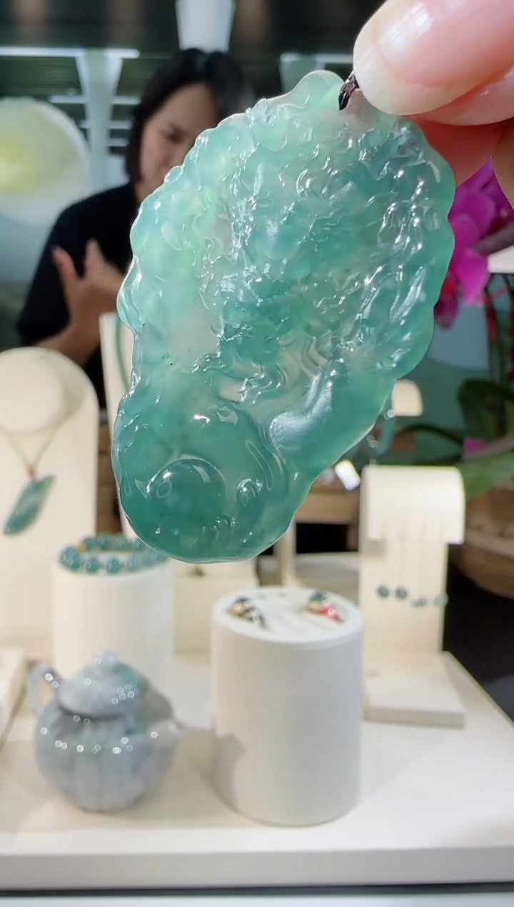 【闪购商品】翡翠吊坠(不含链)未镶嵌龙牌