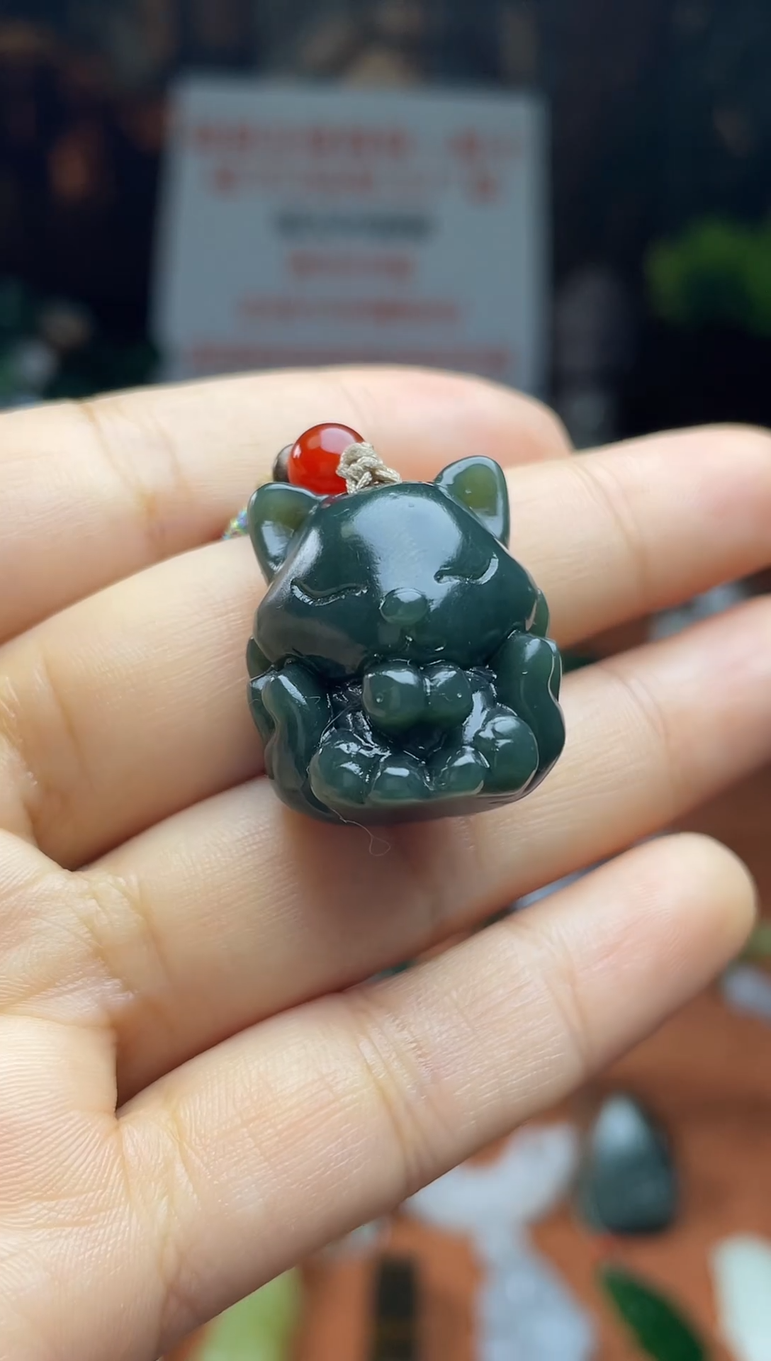 颈饰未镶嵌和田玉新疆且末蓝九尾狐带证书