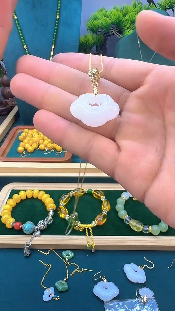 和田玉14K金镶嵌吊坠(赠链)D25