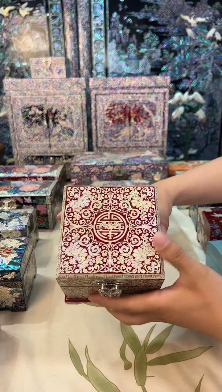 红底寿·弘贝雅螺钿漆器文化馆