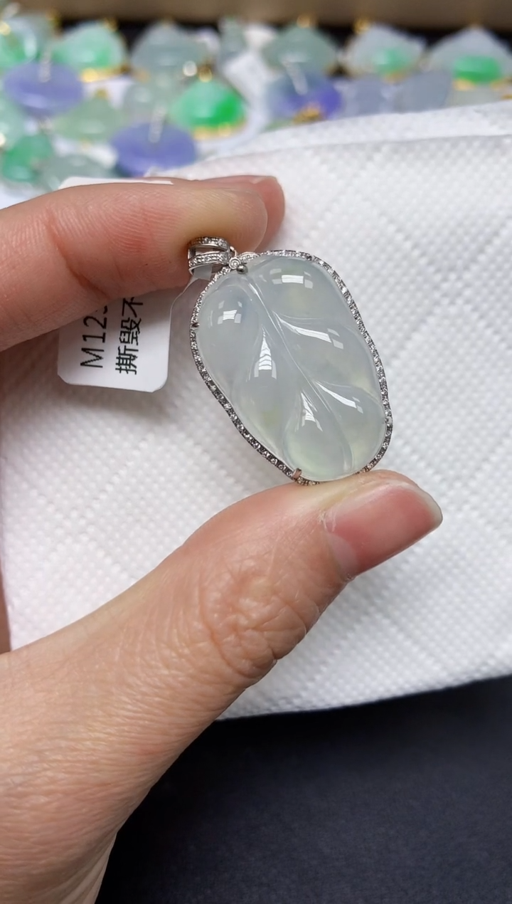 翡翠18K金镶嵌颈饰 天然翡翠A货1