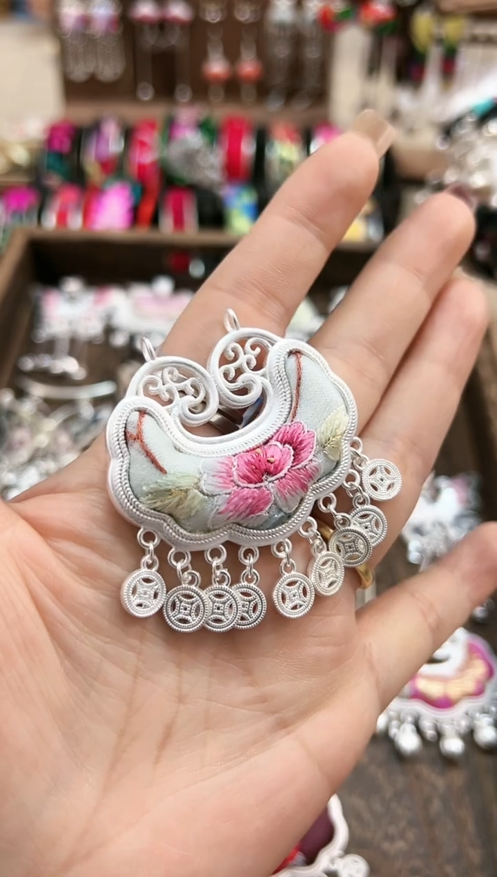 【闪购商品】织绣民族风老绣饰品492