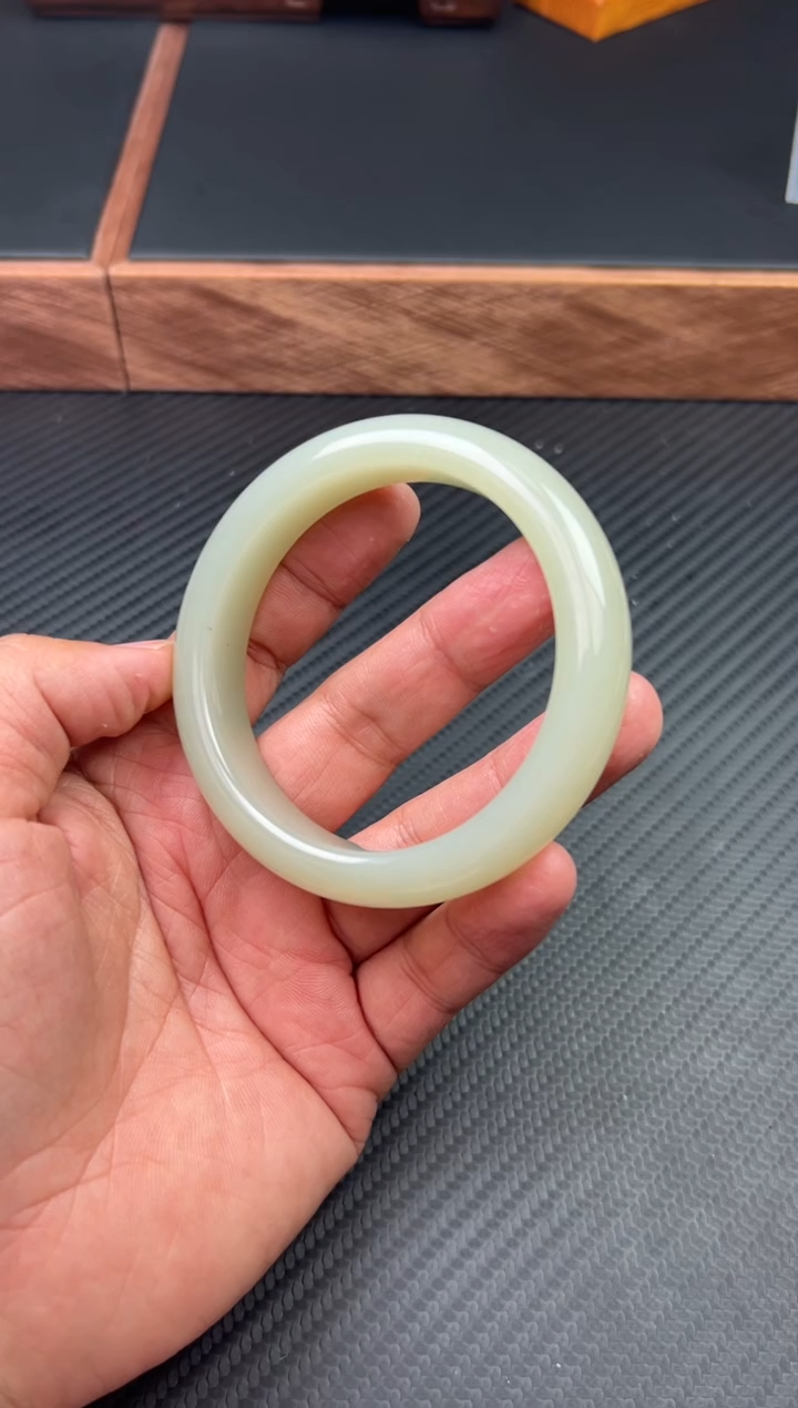 【闪购商品】和田玉未镶嵌手镯且末微色差近矿61