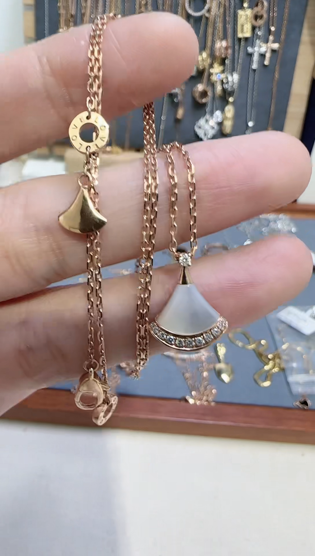 【闪购商品】天然钻石项链18K金镶嵌多样性发货发其一