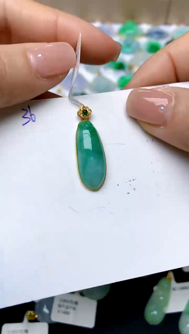 【闪购商品】翡翠颈饰18K金镶嵌36天然A货翡翠