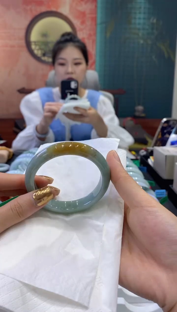 【闪购商品】翡翠手镯未镶嵌多人17082