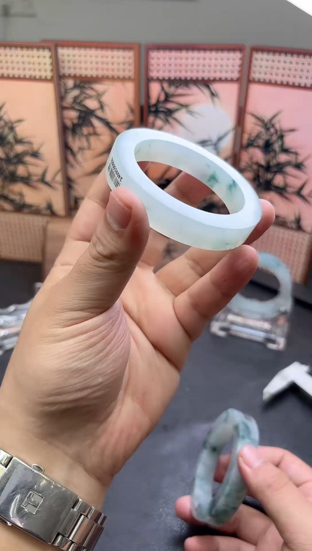 未镶嵌手镯定制翡翠远*谷手镯定制