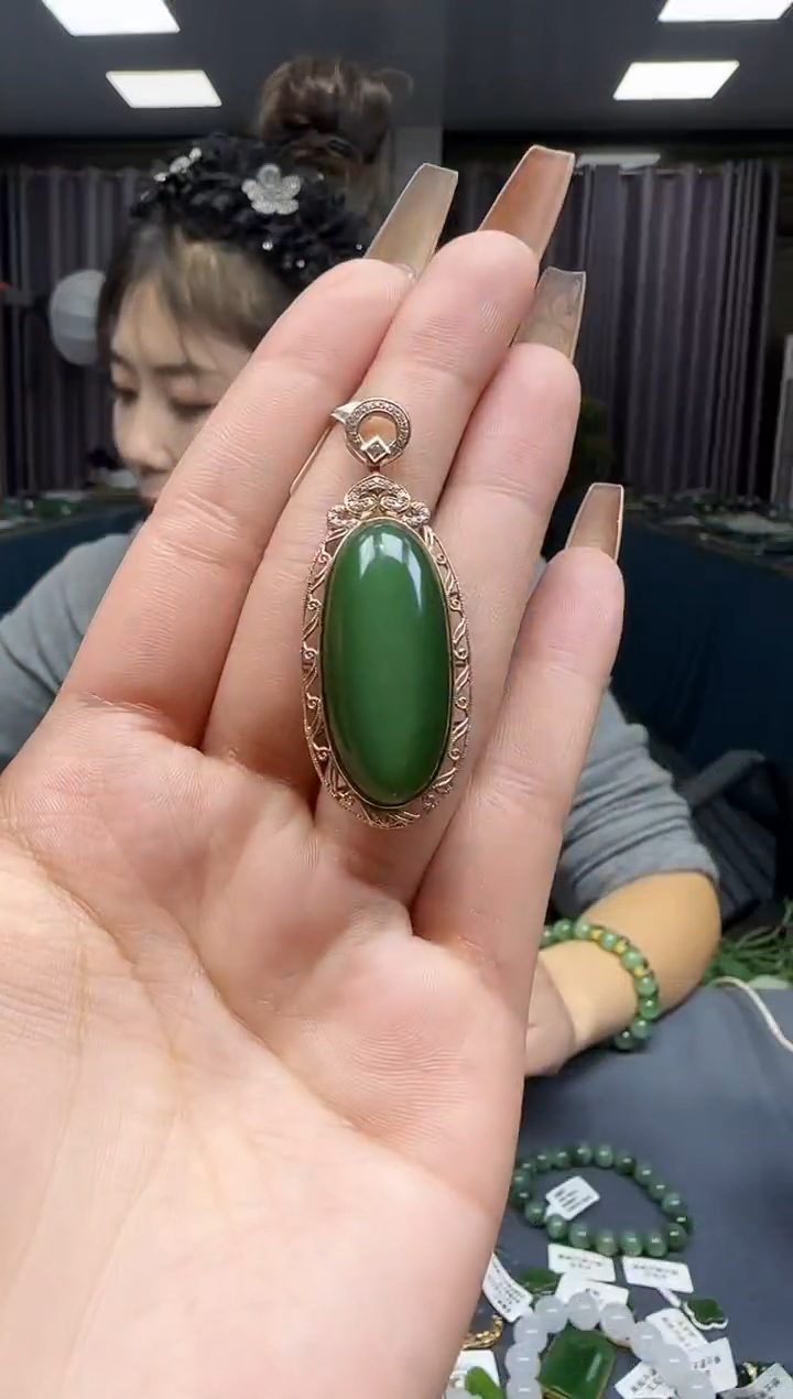 【闪购商品】和田玉挂件18K金镶嵌1