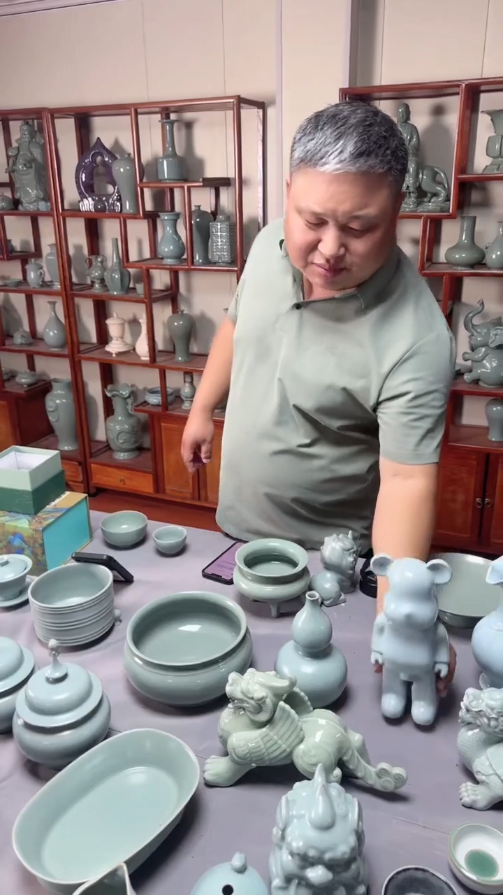 其它舞钢汝瓷产品  暴力熊
