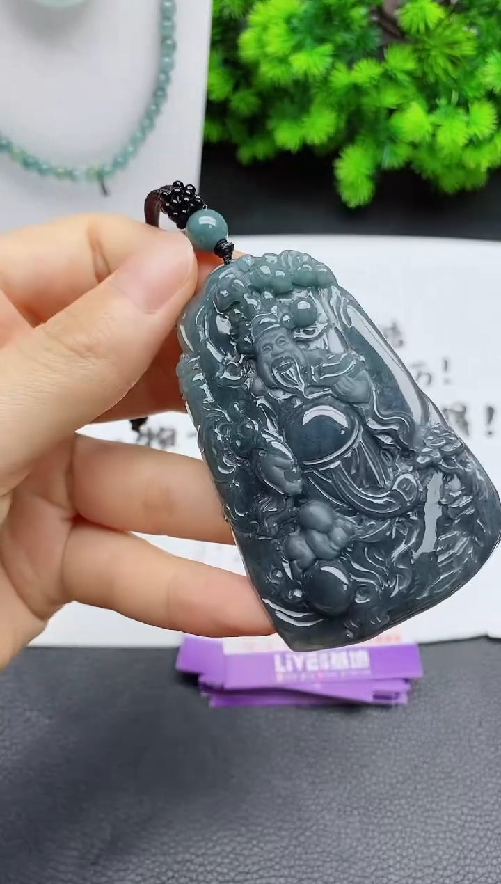 颈饰未镶嵌翡翠 