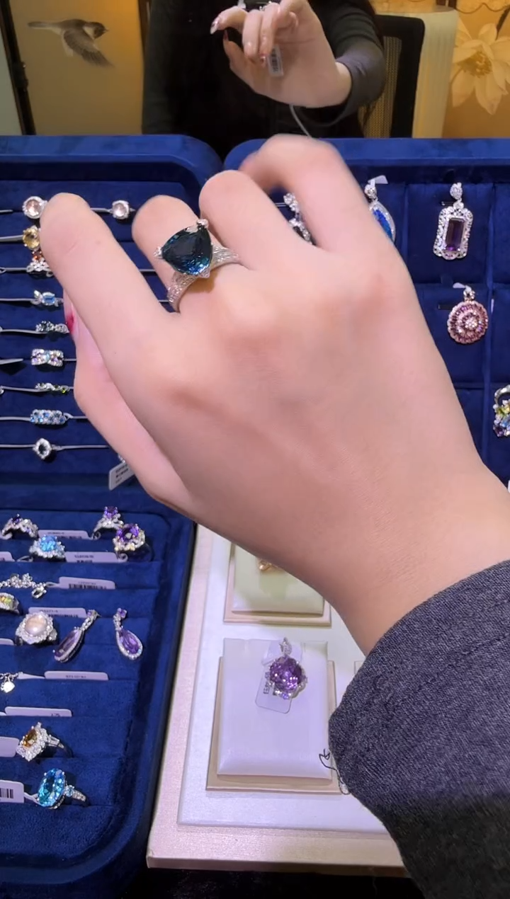 银S925镶嵌戒指托帕石天然宝石